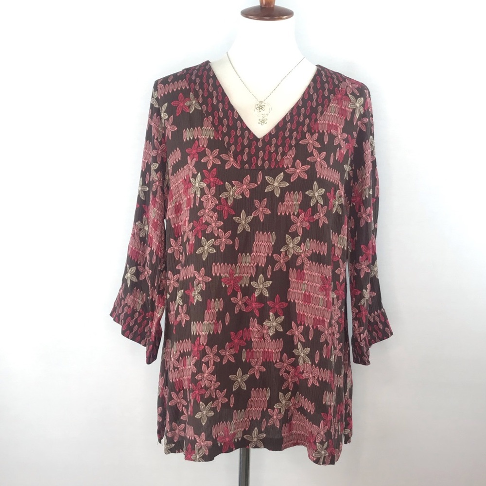 Jaclyn Smith Floral V-Neck Crinkle Blouse NWT